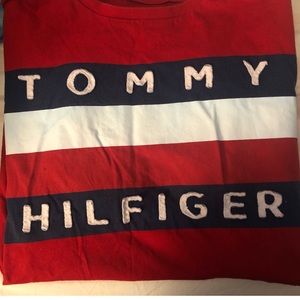 **GENTLY WORN VINTAGE TOMMY HILFIGER TEE